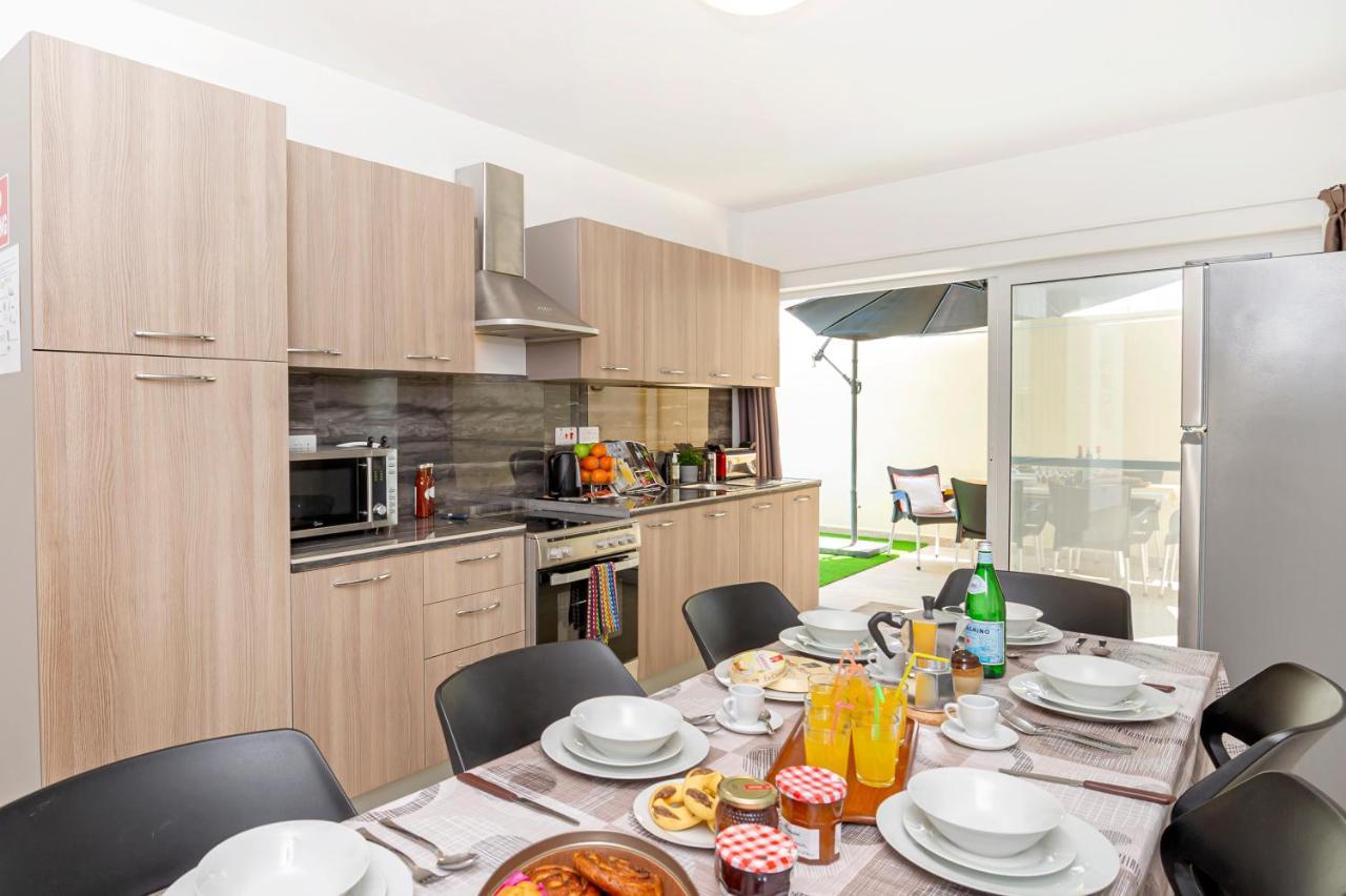 Summer Breeze 3 Bedroom Family Maisonette With Sunny Terrace In Mellieha - By Getawaysmalta Экстерьер фото
